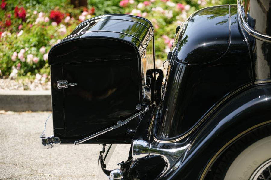 Детали экстерьера Packard Twelve Club Sedan (1107-736) 1934 года  (фото 9 из 38)